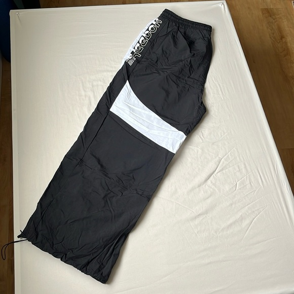 Reebok oversized women’s XL black and white pants - Picture 1 of 7